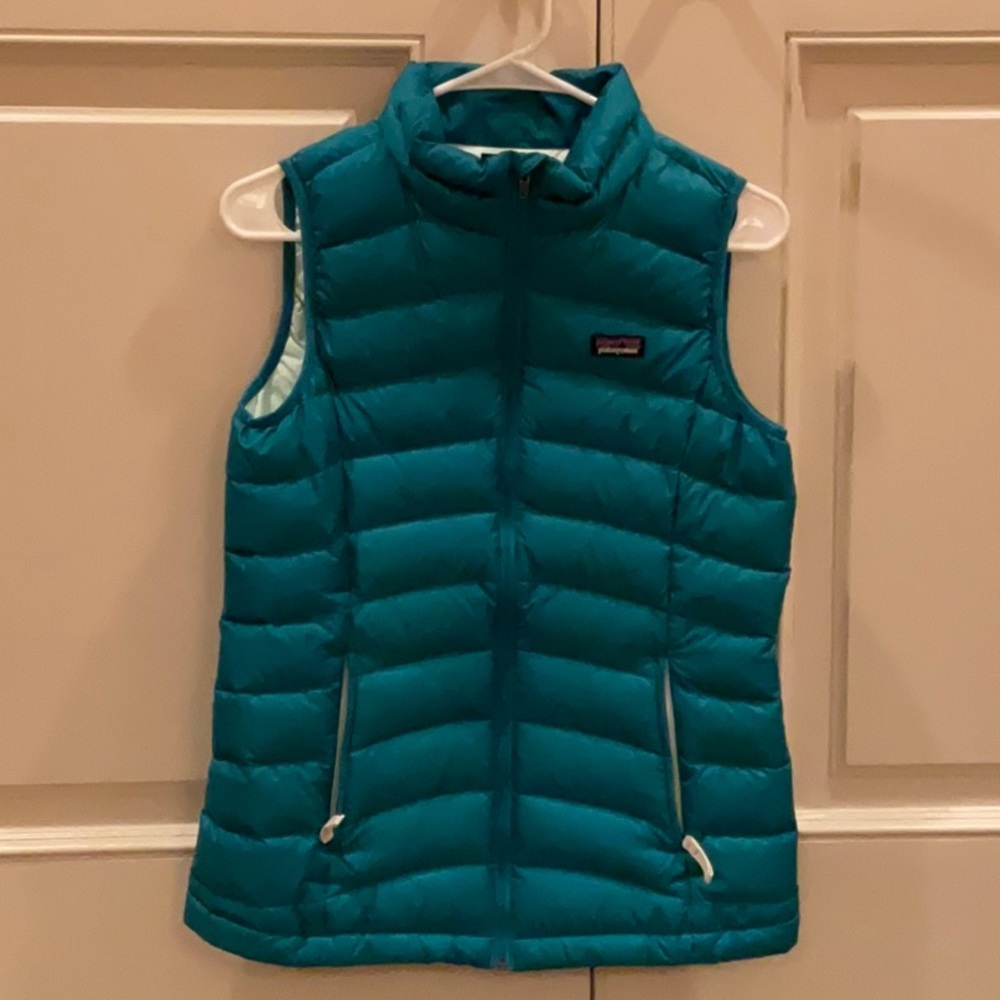 Patagonia down vest, Girl’s XL, emerald green, great condition!